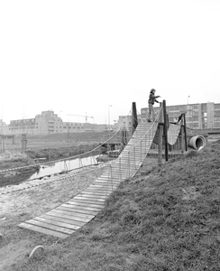 883311 Gezicht op de bouwspeeltuin Lunetten aan de Oude Liesbosweg te Utrecht.